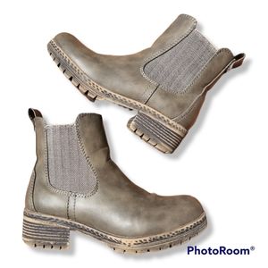 Maurices Anna Solid Chelsea Adventure Boot